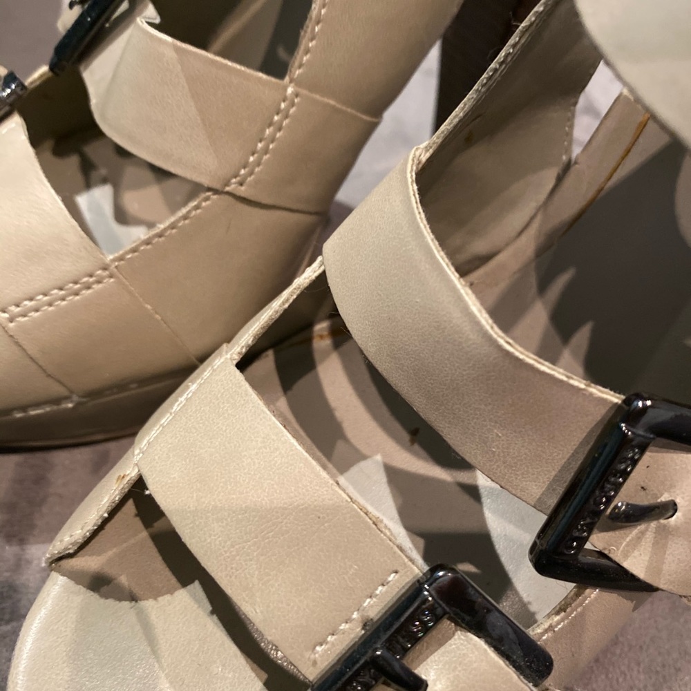Heels - Picture 4 of 6